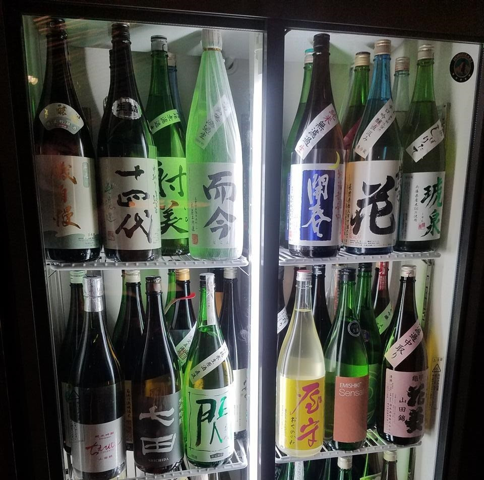 50銘柄以上の日本酒と創意工夫を凝らしたお料理をご提供